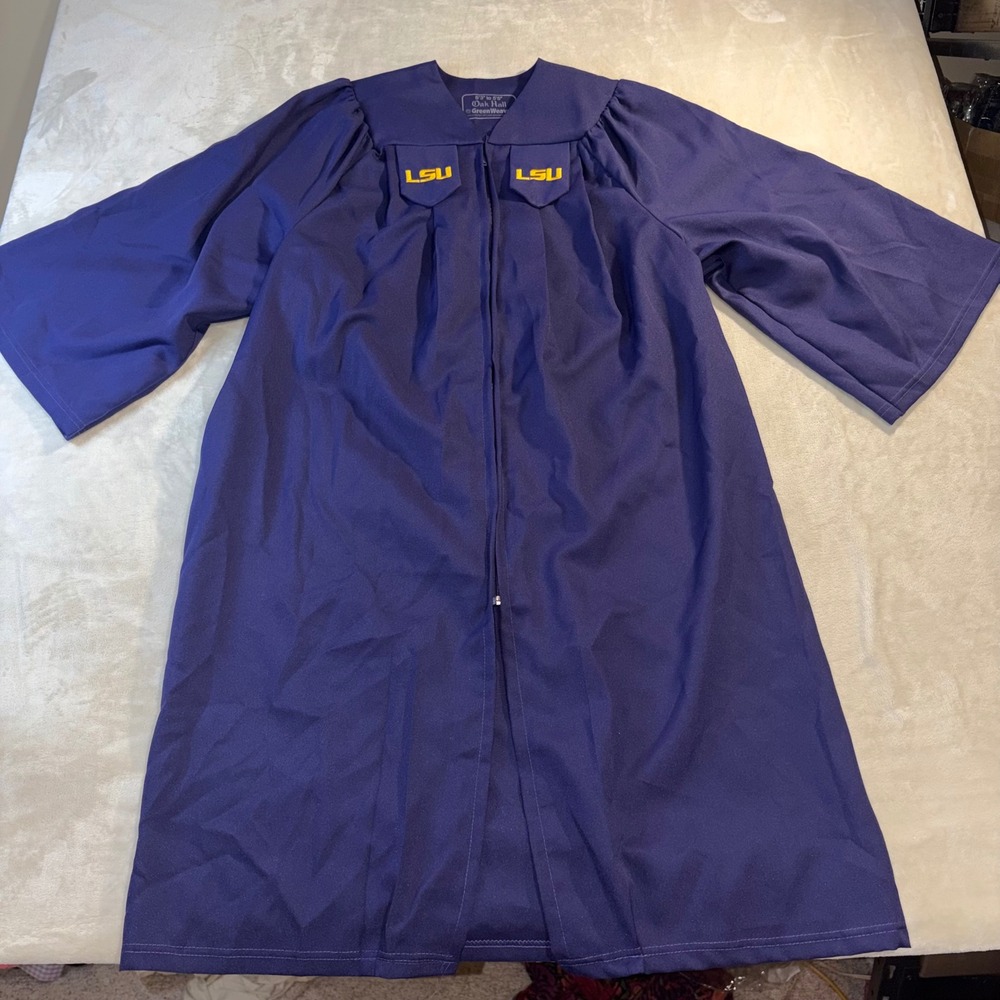 LSU Graduation Gown Oak Hall GreenWeaver Purple Embroidered Logo 5'3"-5'5"
